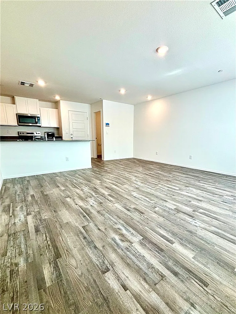 3 bed, 2.5 bath, 1309 sqft, $2,000 — Photo 1