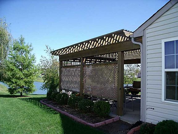 2nd image of 1890 Windsor Ln