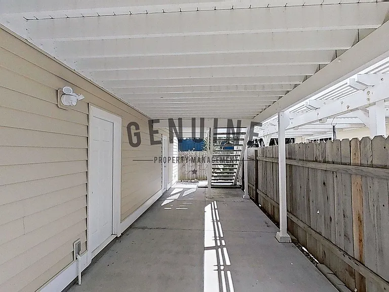 1008 England St — Photo 24