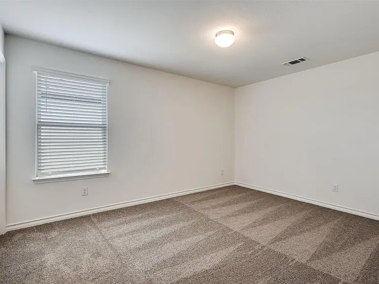 749 Windsor Dr — Photo 24