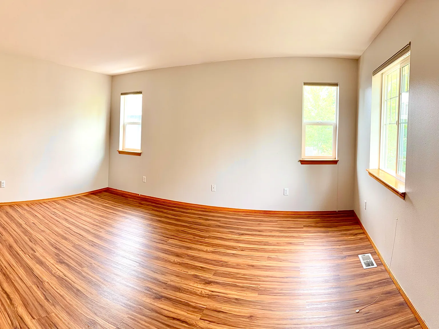 3 bed, 1820 sqft, $3,150 — Photo 2
