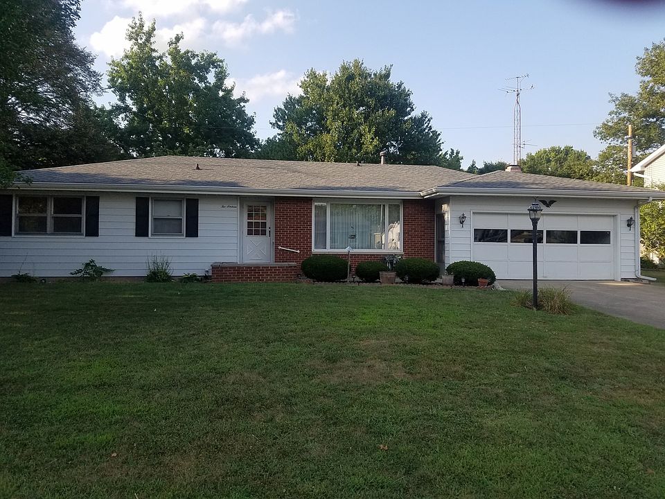 1st image of 216 Holiday Dr