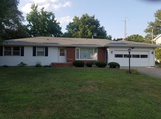 216 Holiday Dr, Tuscola, IL 61953