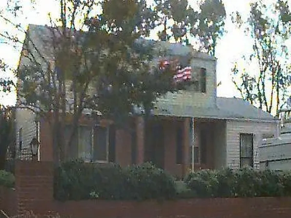 72 Banister Dr, Hampton, VA 23666