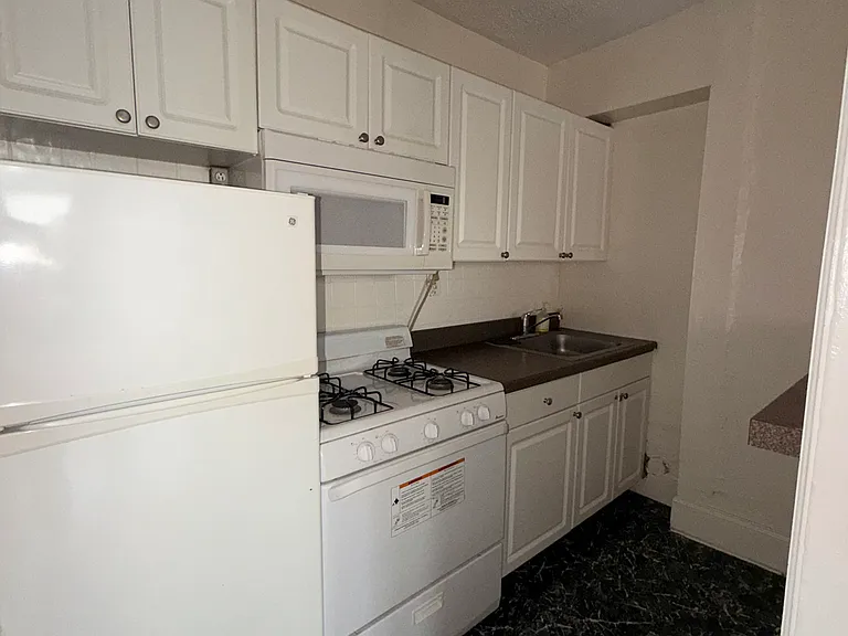 335 S 18th St #3F — Photo 4