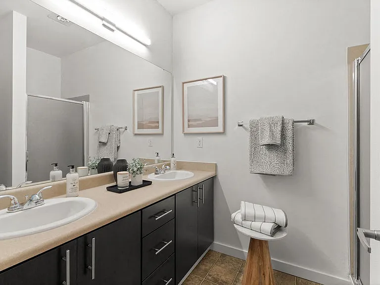 Tustin Apartment Homes — Photo 8