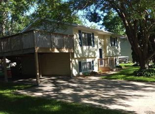 1305 N 6th St, Clear Lake, IA 50428