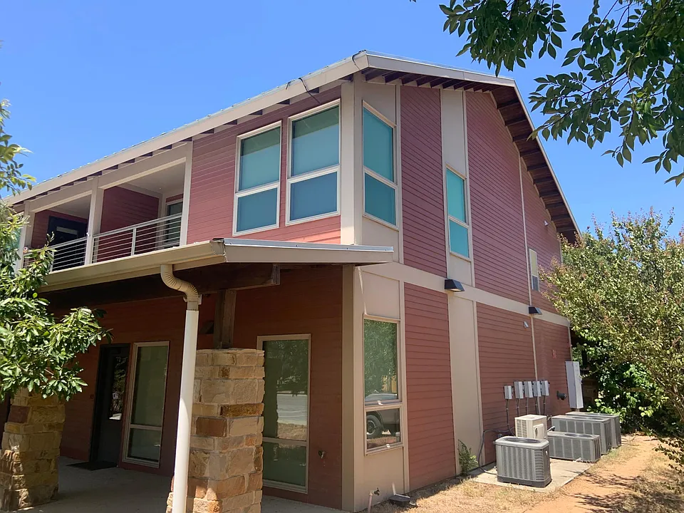 305 W Willis St #202