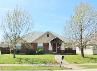 870 Wintergreen Rd, Lancaster, TX 75134