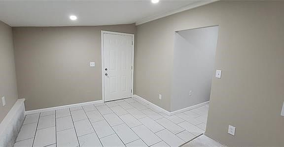 5th image of 912 Lyon Ave