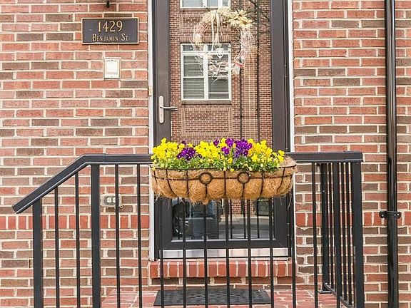 McHenry Pointe Community