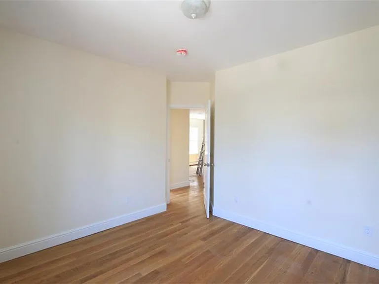 220 Massachusetts Ave — Photo 12