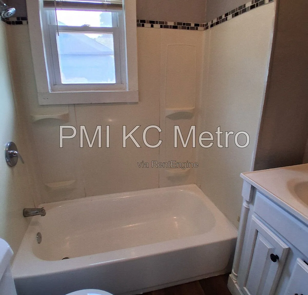 5 bed, 1.5 bath, 2301 sqft, $1,900 — Photo 4