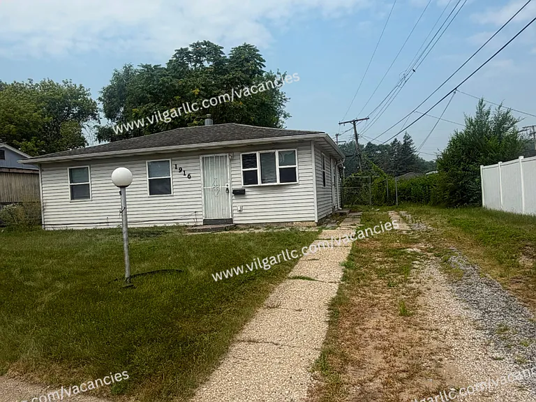 1916 Williams St — Photo 2
