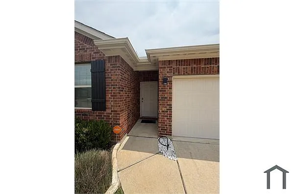 Building Photo - 6118 Yesenia St