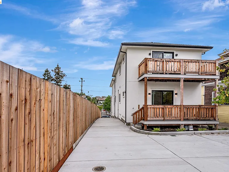 2443 13th Ave — Photo 33
