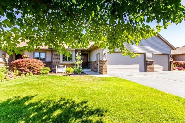 1st image of 2074 Lakeview Dr