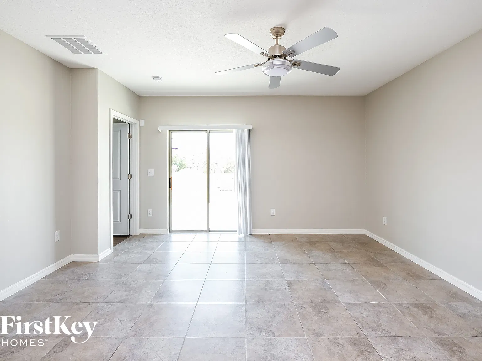 5 bed, 3.0 bath, 2369 sqft, $2,925 — Photo 2