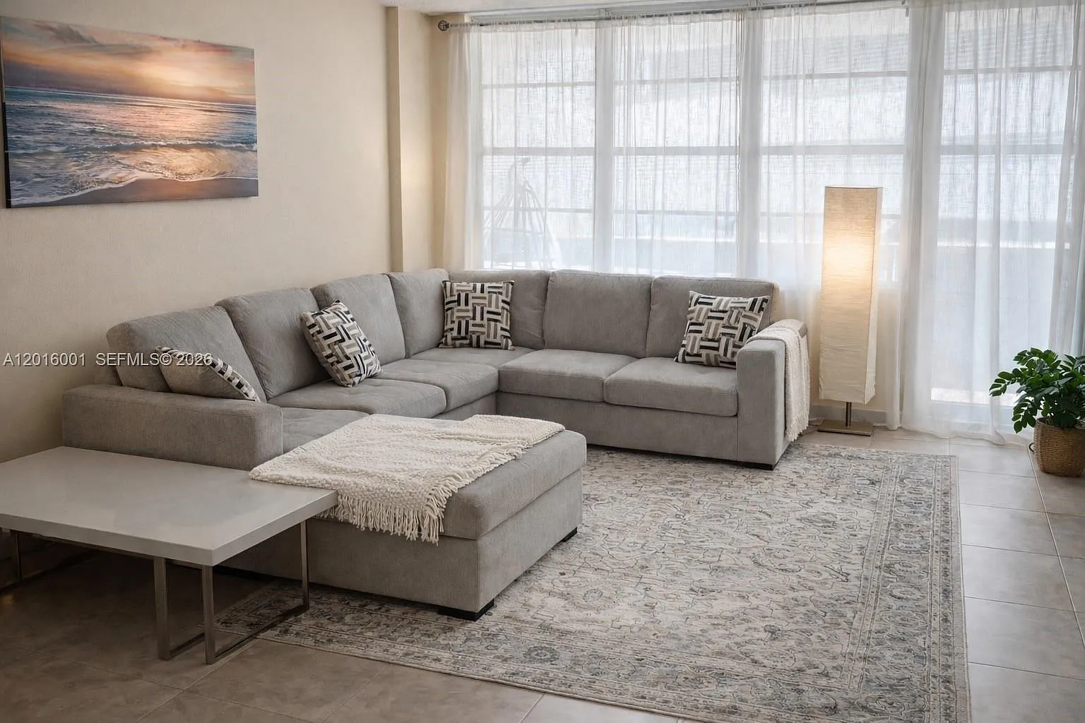 Sea Air Towers Condo — Photo 4