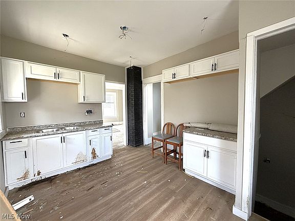 2nd image of 10712 Grantwood Ave