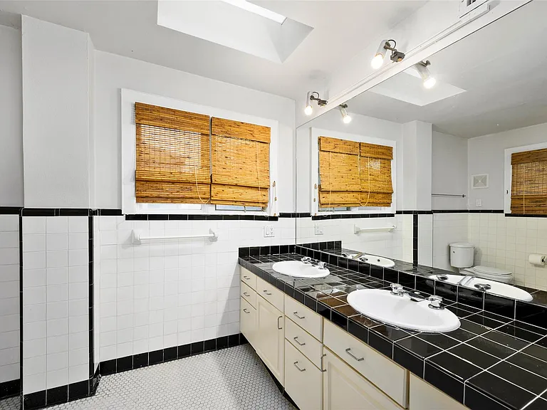 1832 Lexington St — Photo 24