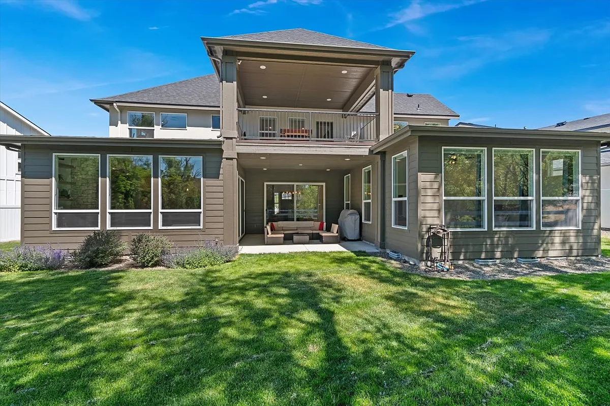 5 bed, 4112 sqft, $5,000 — Photo 3