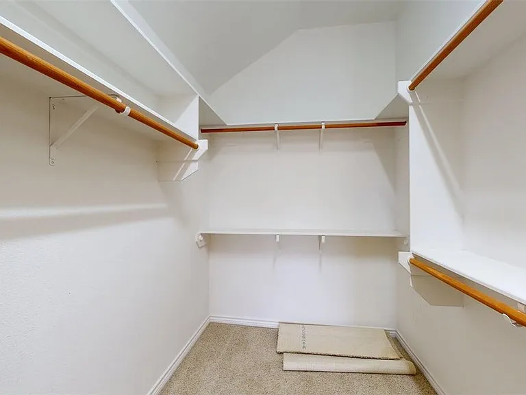 4307 Spring Hill Dr — Photo 17