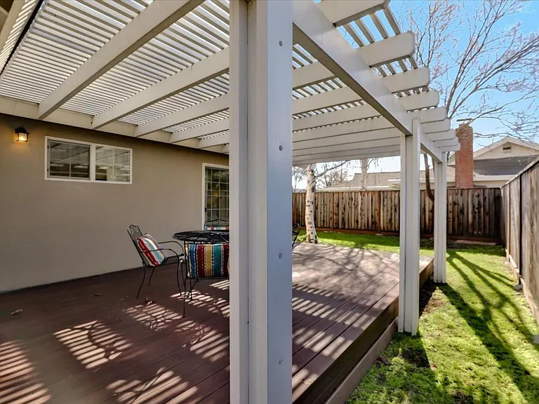 202 Belden Dr — Photo 24