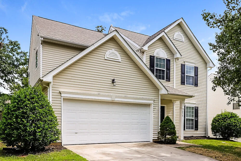 3 bed, 2.5 bath, 2082 sqft, $2,295 — Photo 4