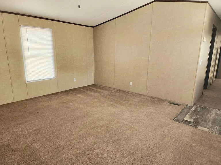 413 N Avenue K — Photo 3