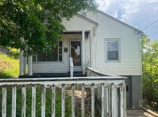 622 6th St, Nitro, WV 25143