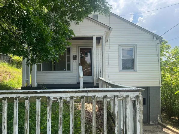 622 6th St, Nitro, WV 25143