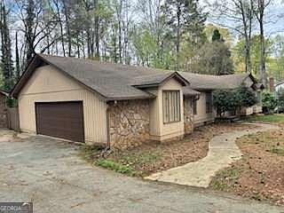 3rd image of 175 Longview Dr