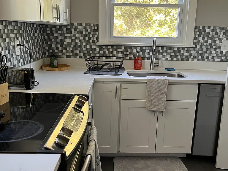 8315 Potomac Ave — Photo 10