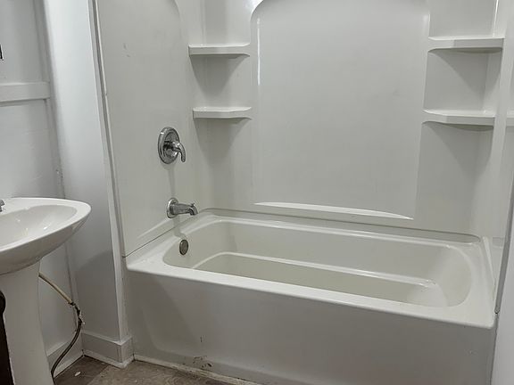 3rd image of 37 E Court St APT 2