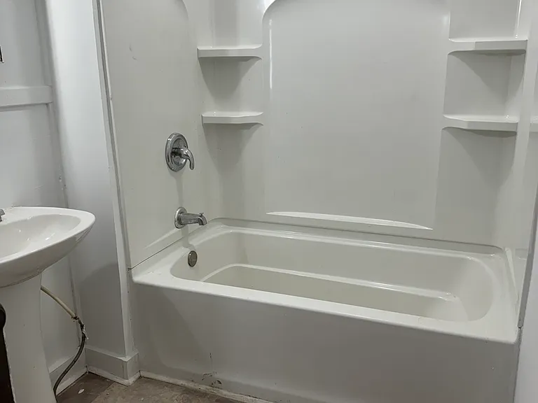 37 E Court St #2 — Photo 3