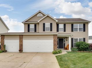 410 Valley Oaks Dr, Wentzville, MO 63385