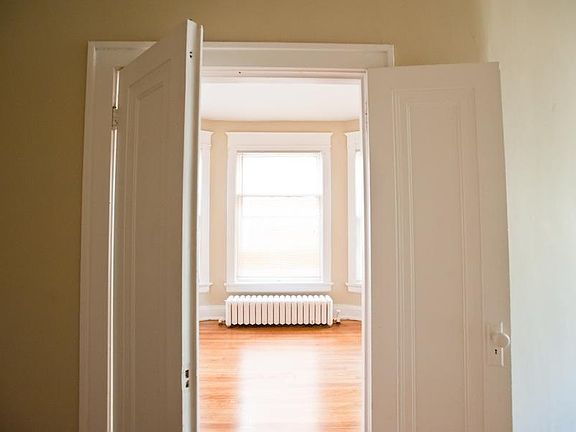 5th image of 2214 E Ivanhoe Pl #A-1