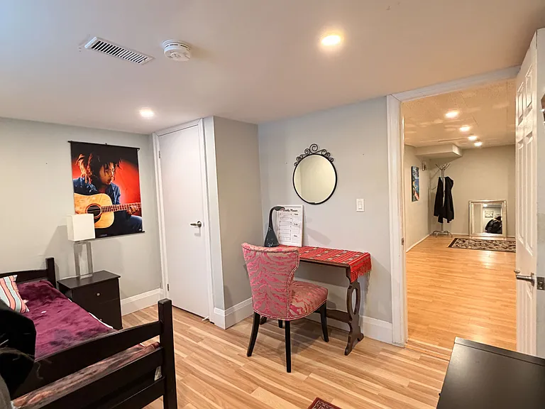 138 Goulding Ave #BASEMENT — Photo 21