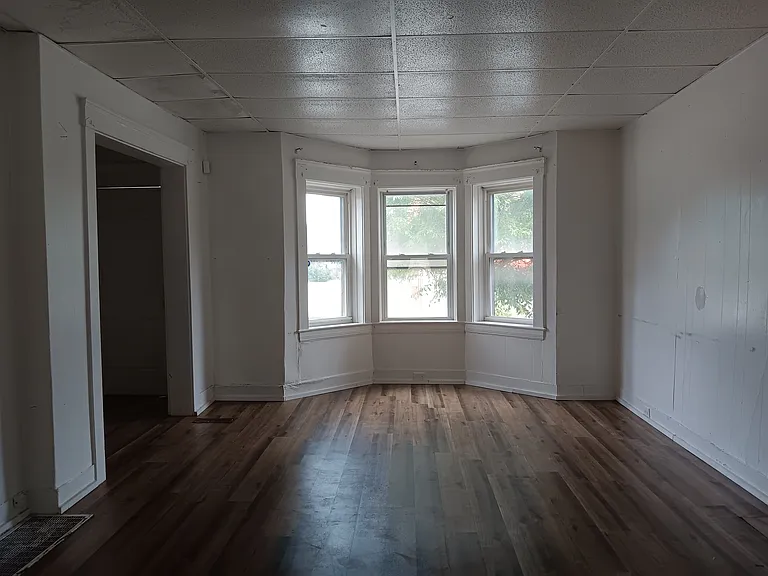 10013 Madison Ave — Photo 2