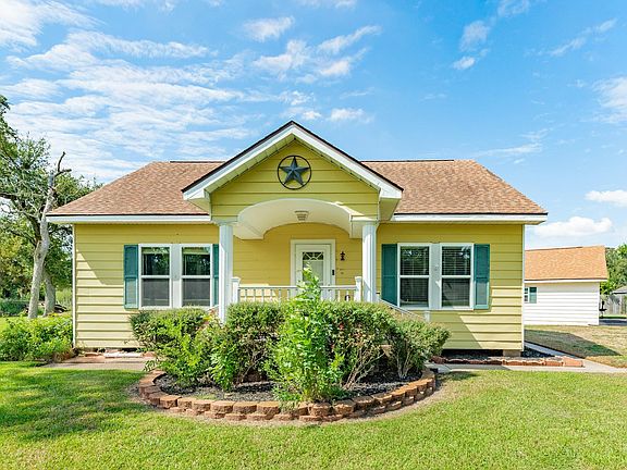 2nd image of 402 Goliad St #821