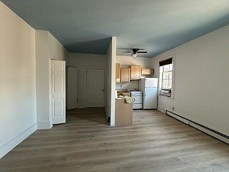 4th image of 908 Cedar Ave APT 5