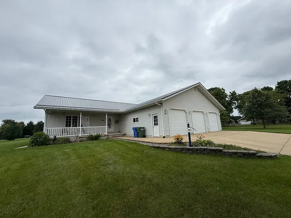1106 5th St SE, Cresco, IA 52136