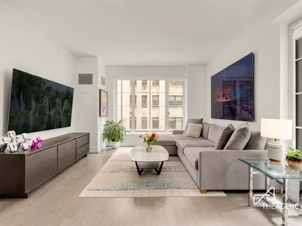 70 Charlton Street 4F image 2 of 14