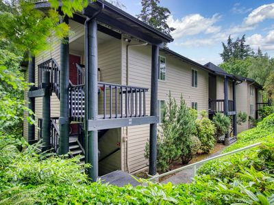 381 Wallace Way NE, Bainbridge Island, WA, 98110