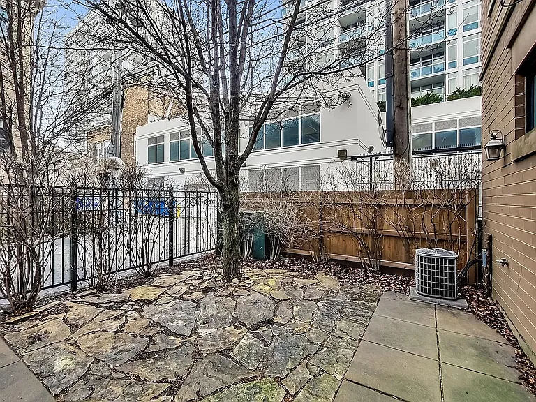 1816 S Indiana Ave — Photo 8