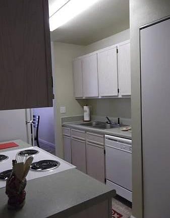 4th image of 33 Homestretch Ln