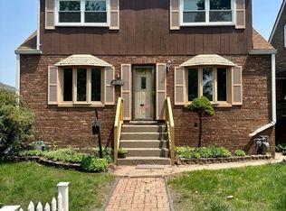 18053 Oakwood Ave, Lansing, IL