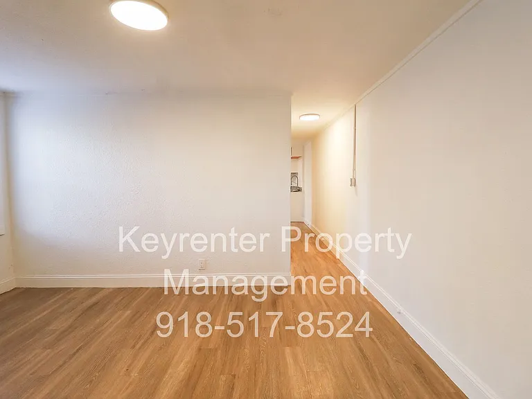 506 W 4th St Fourplex — Photo 14