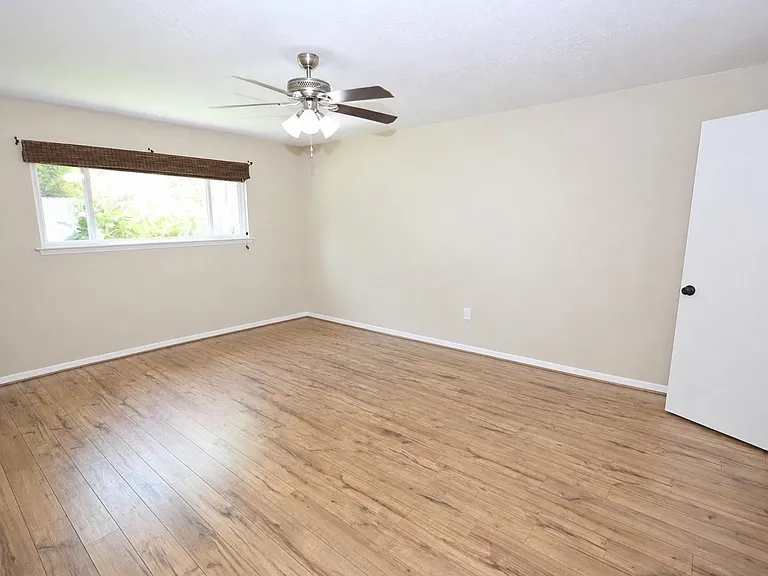 9422 Claridge Dr — Photo 8